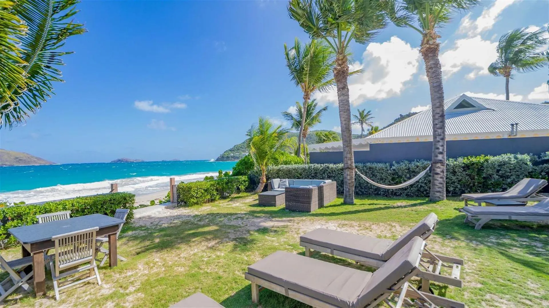 3BR Charming Seaside Villa With Private Pool غوستافي