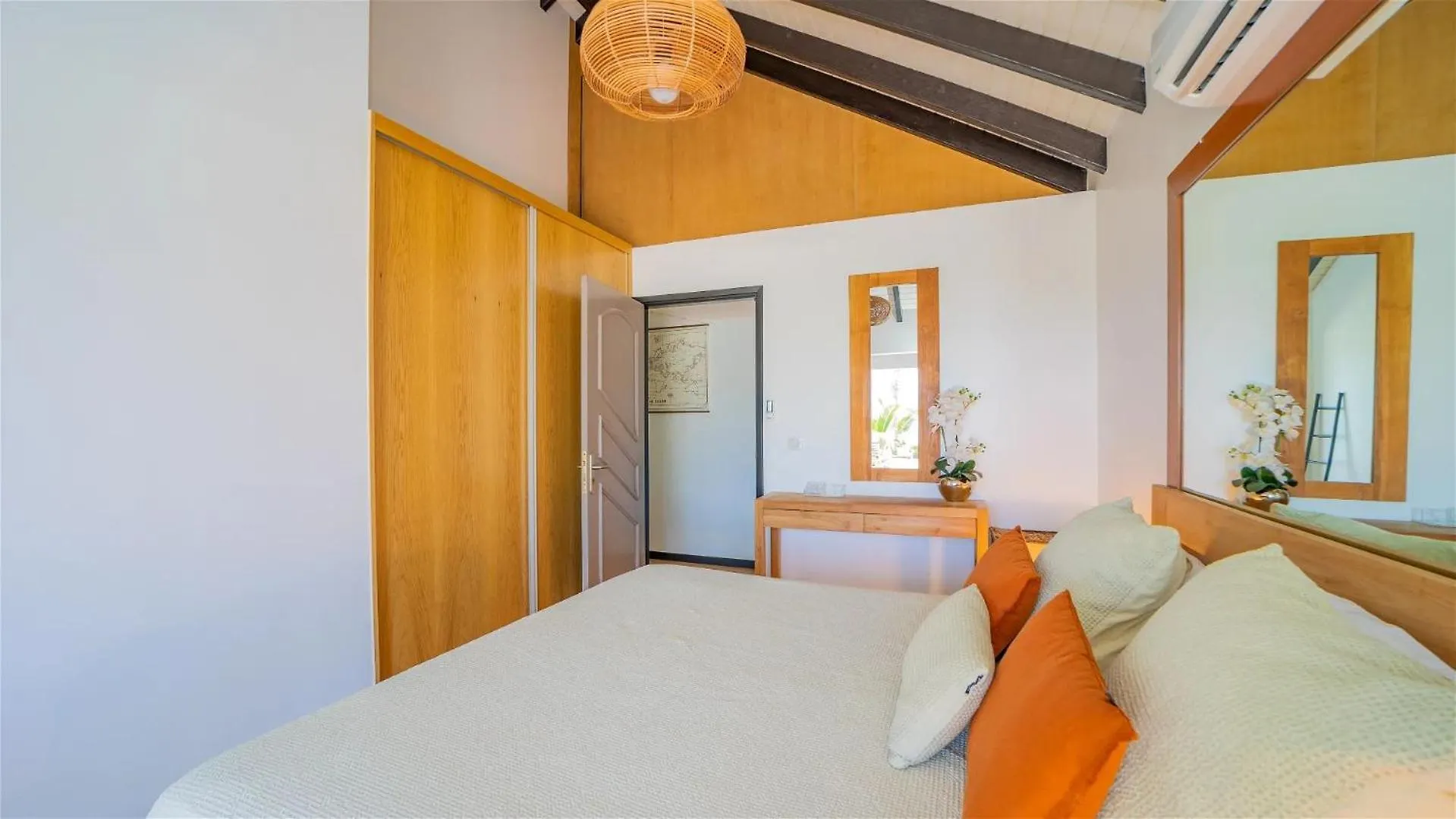 3BR Charming Seaside Villa With Private Pool غوستافي