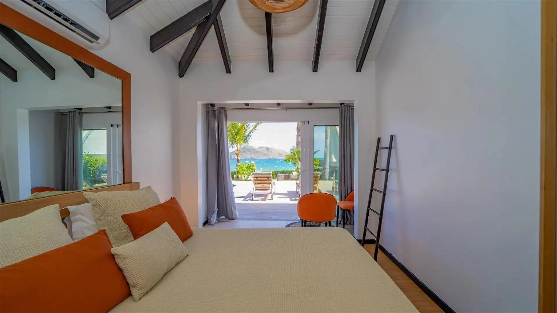 3BR Charming Seaside Villa With Private Pool غوستافي