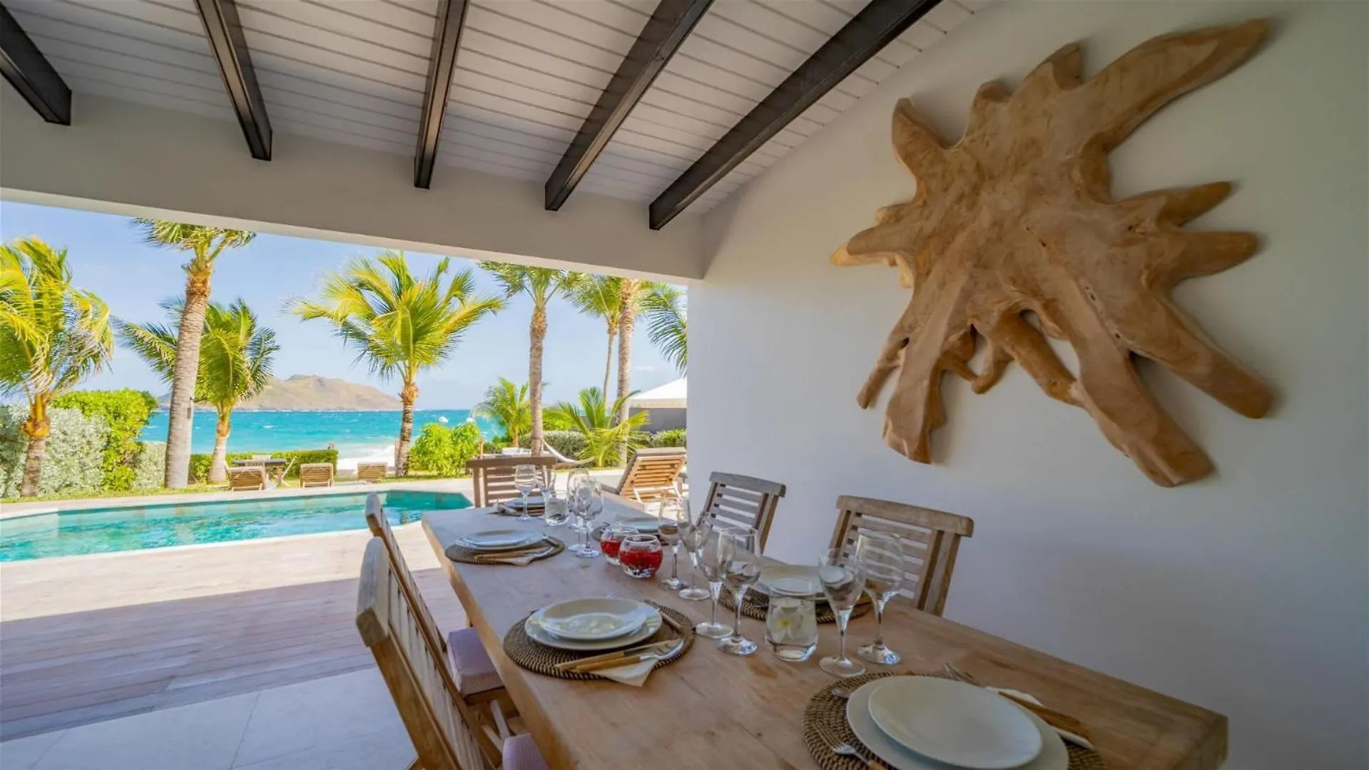3BR Charming Seaside Villa With Private Pool غوستافي