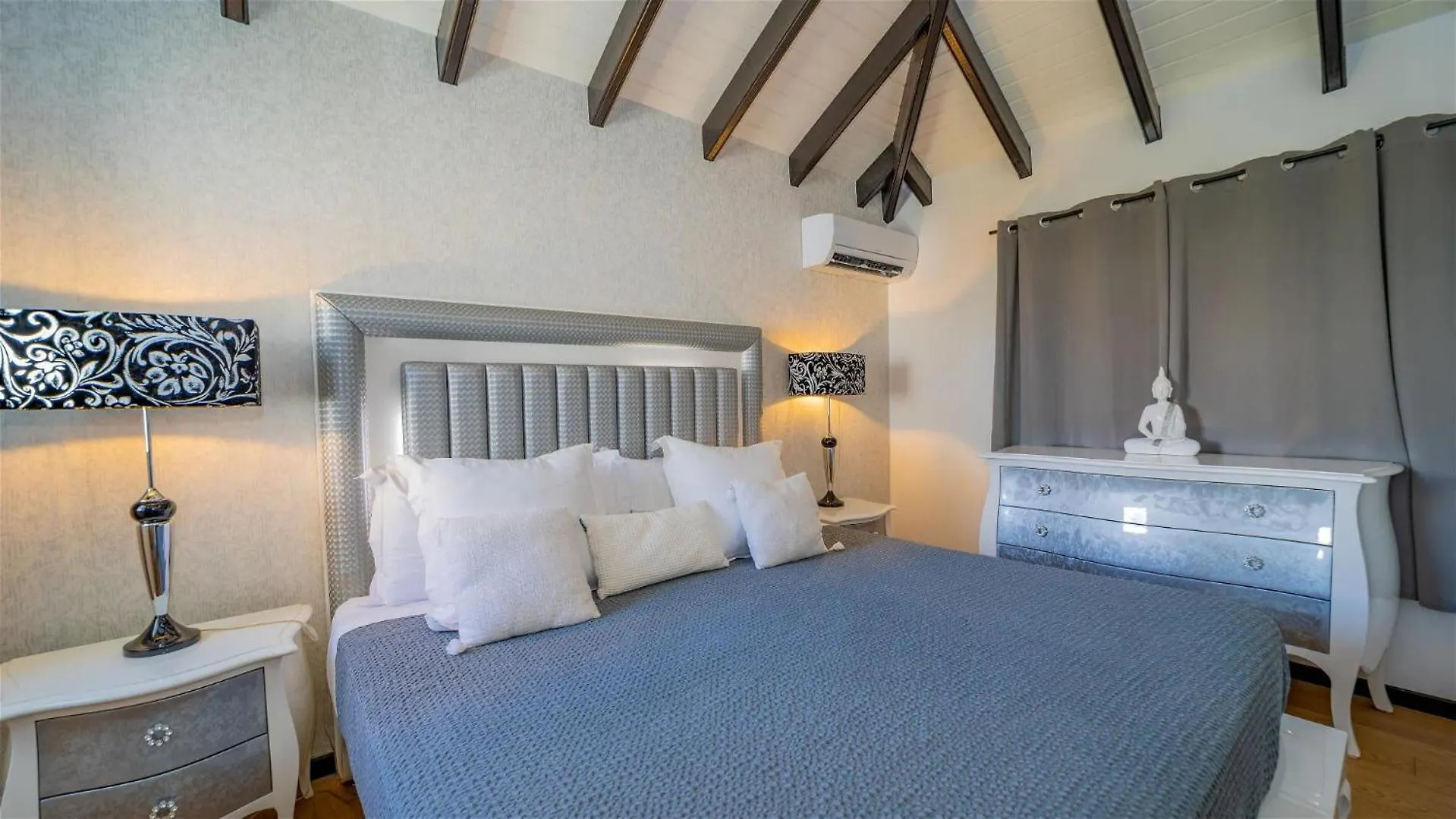 3BR Charming Seaside Villa With Private Pool غوستافي