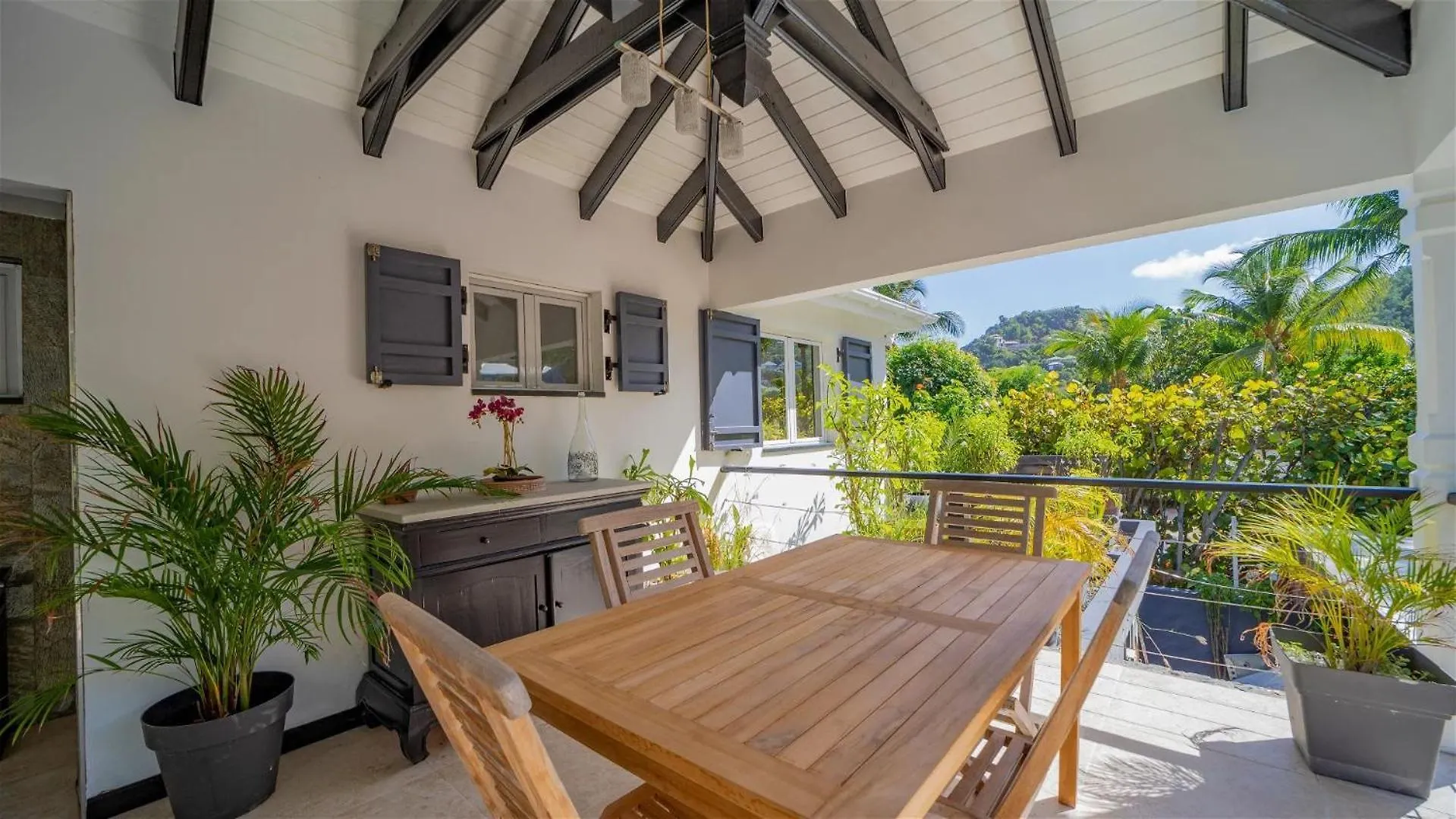 3BR Charming Seaside Villa With Private Pool غوستافي